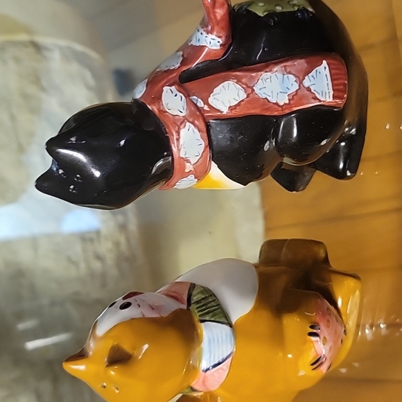 Cute pair of cats with astonished faces, salt and pepper shaker - Picture 3 of 3